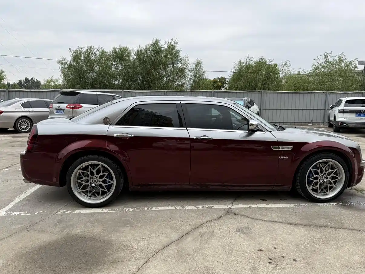 Chrysler 300C 2006 2006 Model 5.7L Luxury Navigator Edition