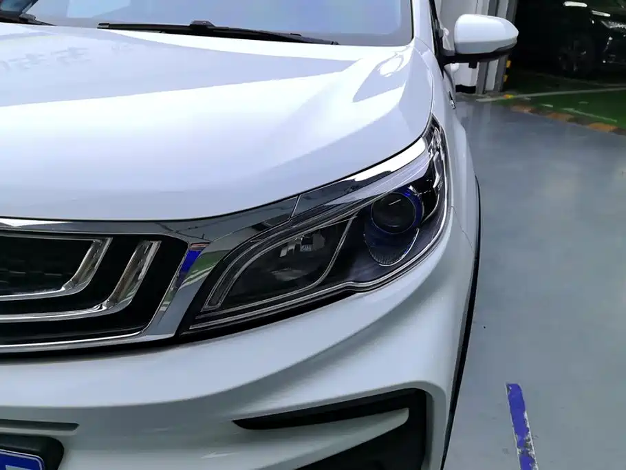 Фото 5 - Geely Vision X3