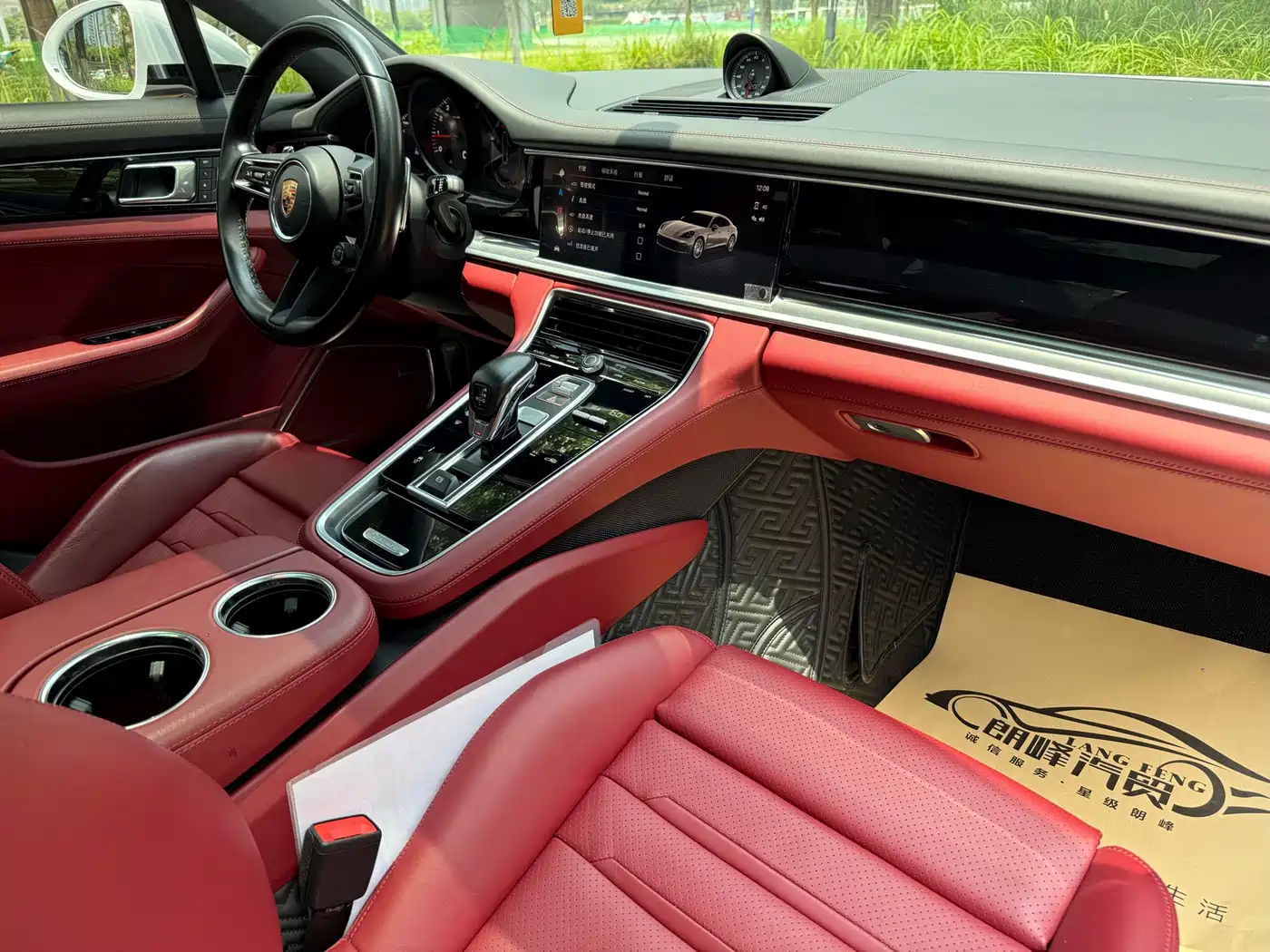 Фото 13 - Porsche Panamera