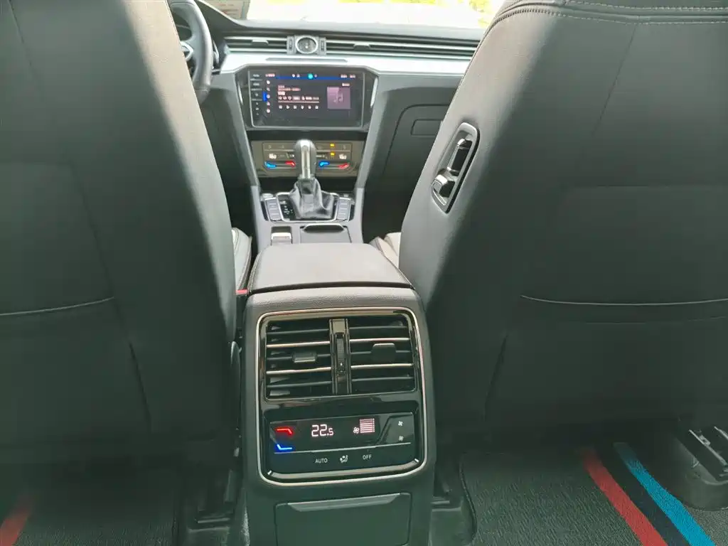 Volkswagen Magotan 2023 Model 2 Million Commemorative Edition 330TSI DSG Luxury фото 15
