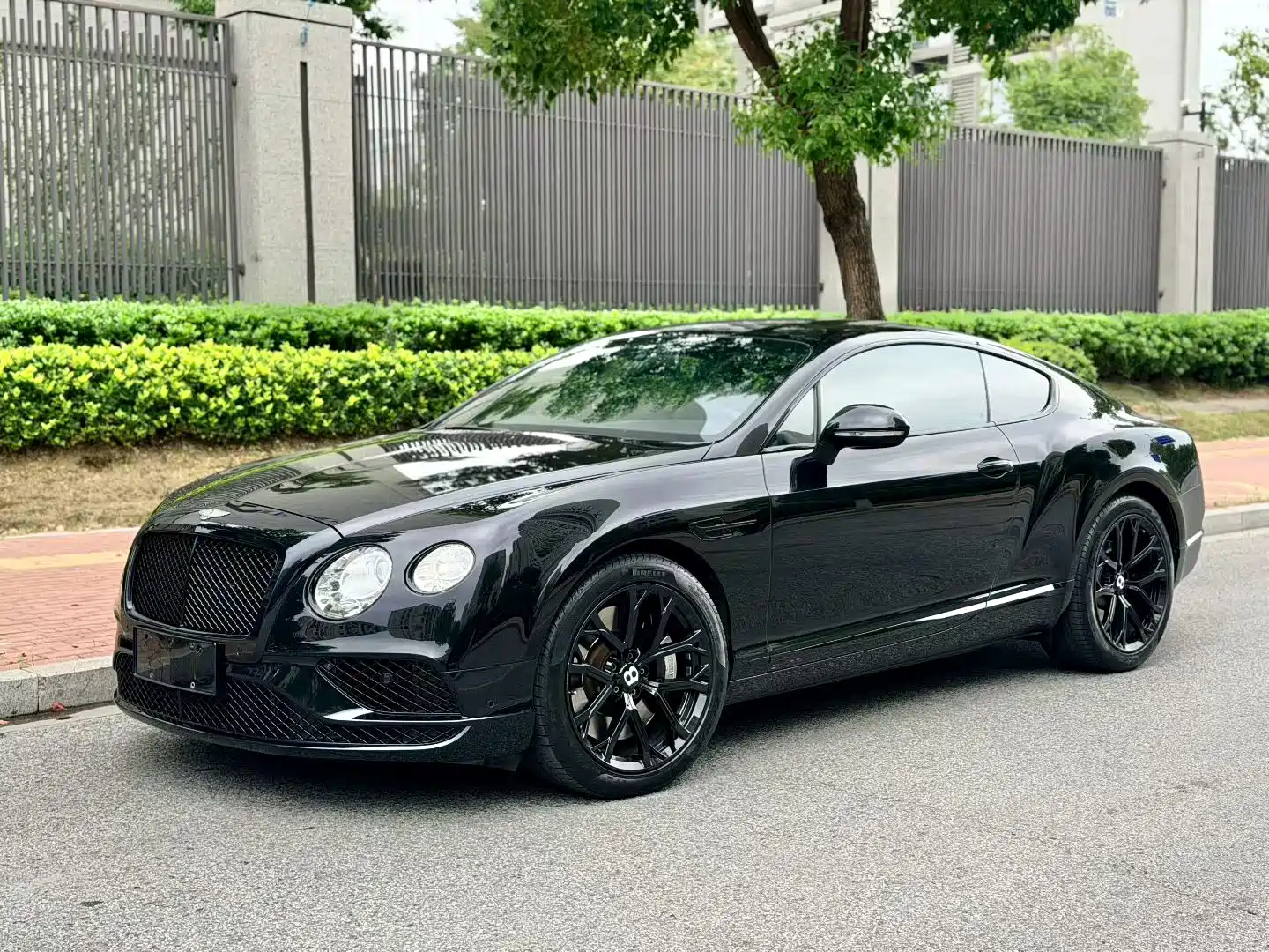 Фото 1 - Bentley Continental