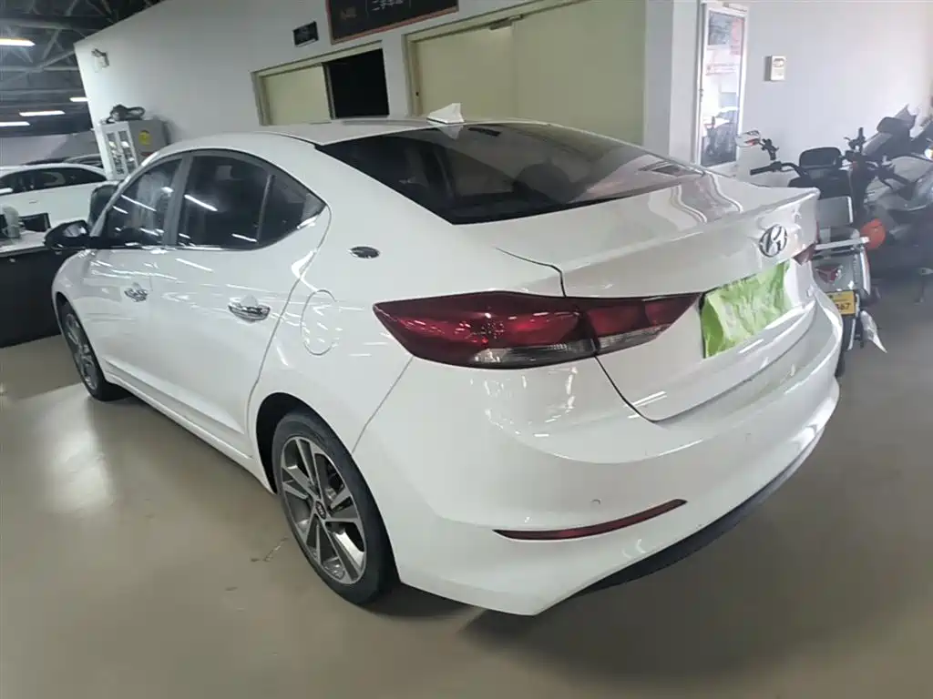Hyundai Elantra 2018 1.6L Automatic 15th Anniversary Special Edition фото 5