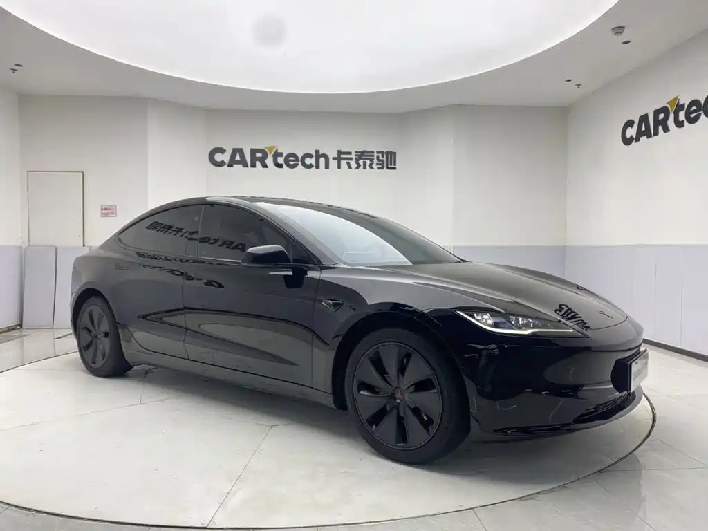 Фото 2 - Tesla Model 3
