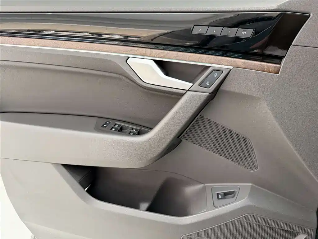 Volkswagen Touareg 2019 3.0TSI Sharp Edge Edition China V фото 21