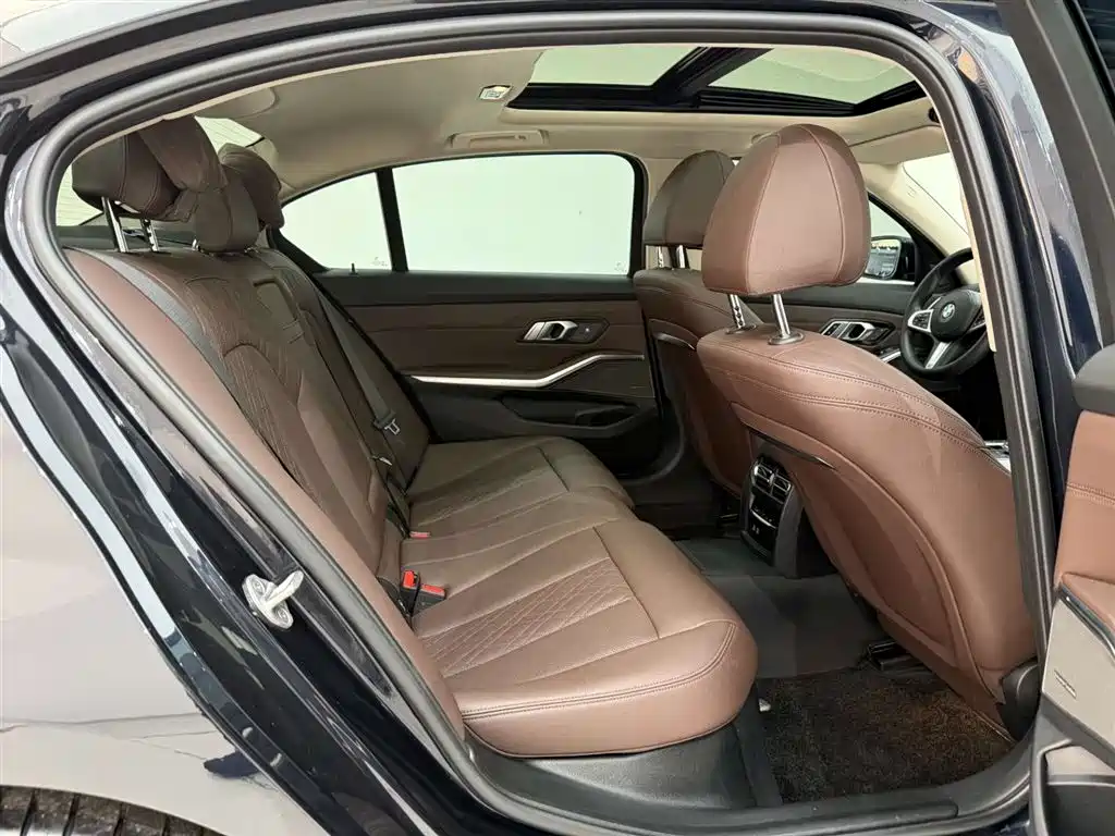 BMW 3 Series 2023 325Li M Sport Black Night Package фото 20