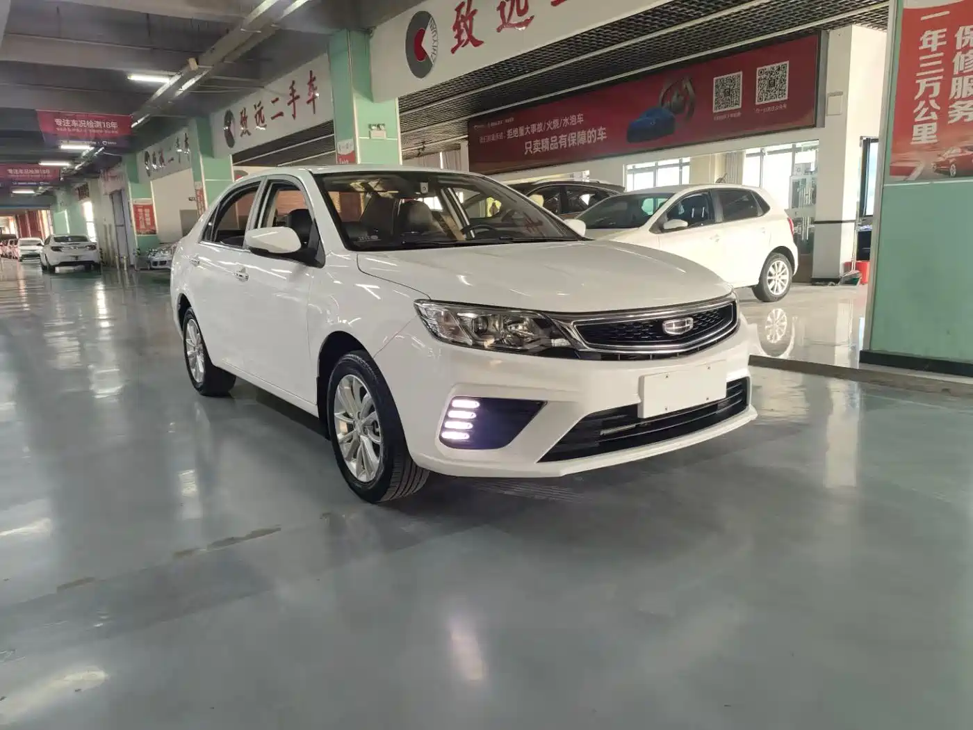 Фото 3 - Geely Vision