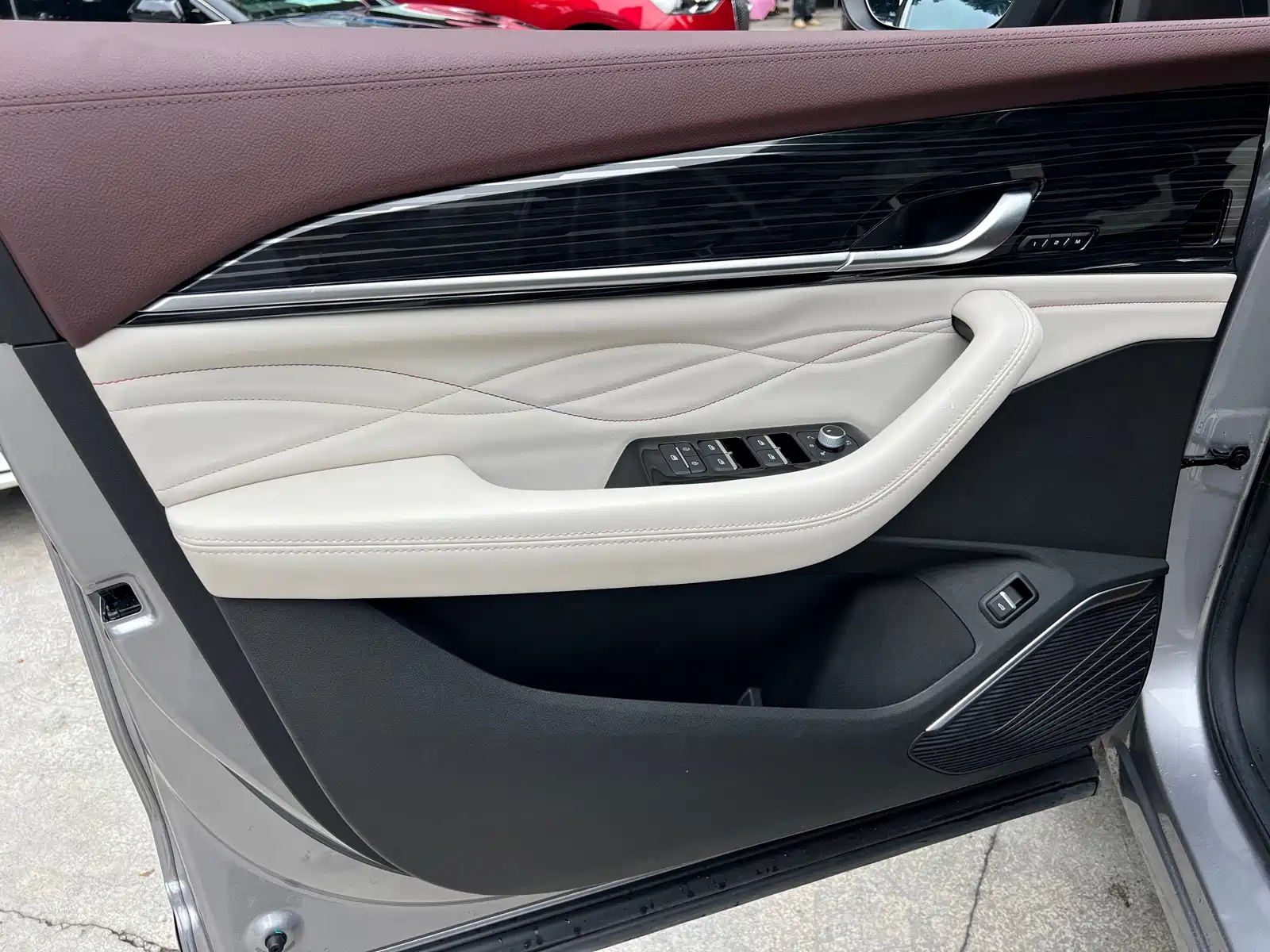 Фото 7 - Geely Monjaro