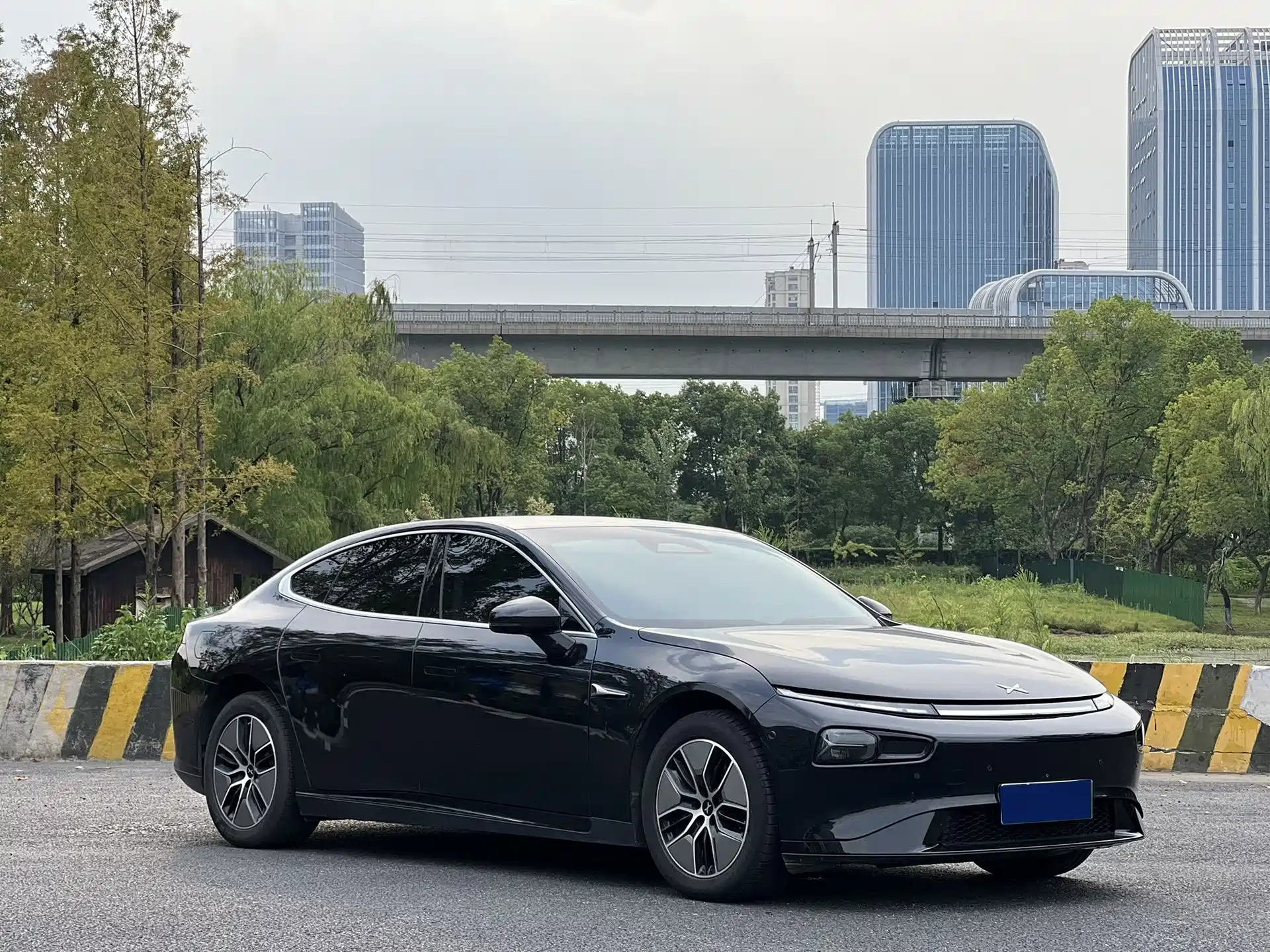 Фото 3 - XPeng P7
