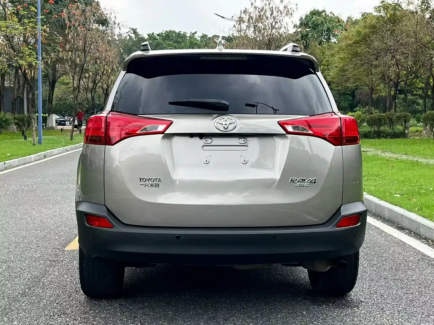Toyota RAV4 Rongfang 2015 2.5L Automatic 4WD Elite Edition фото 9