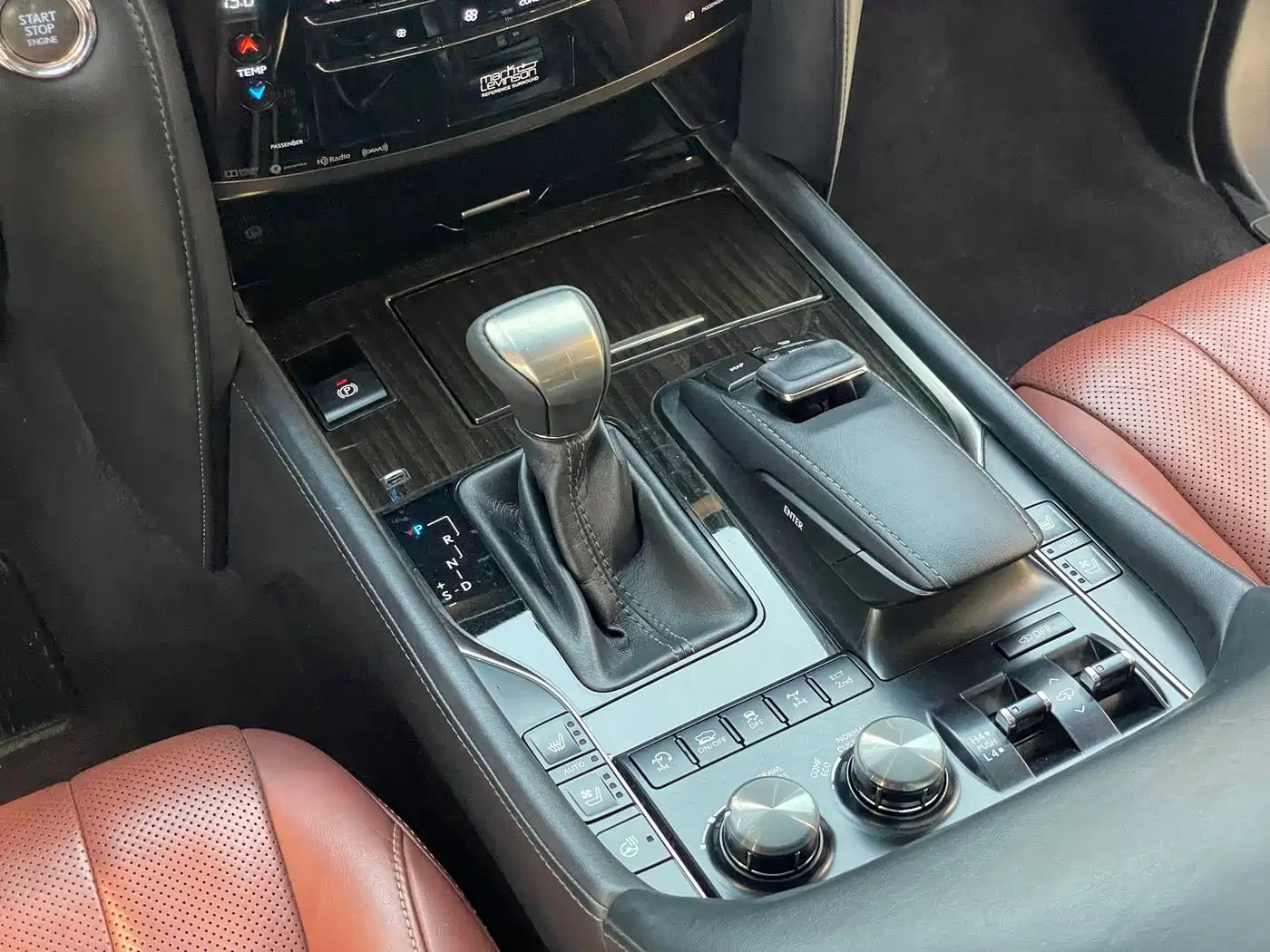 Фото 27 - Lexus LX