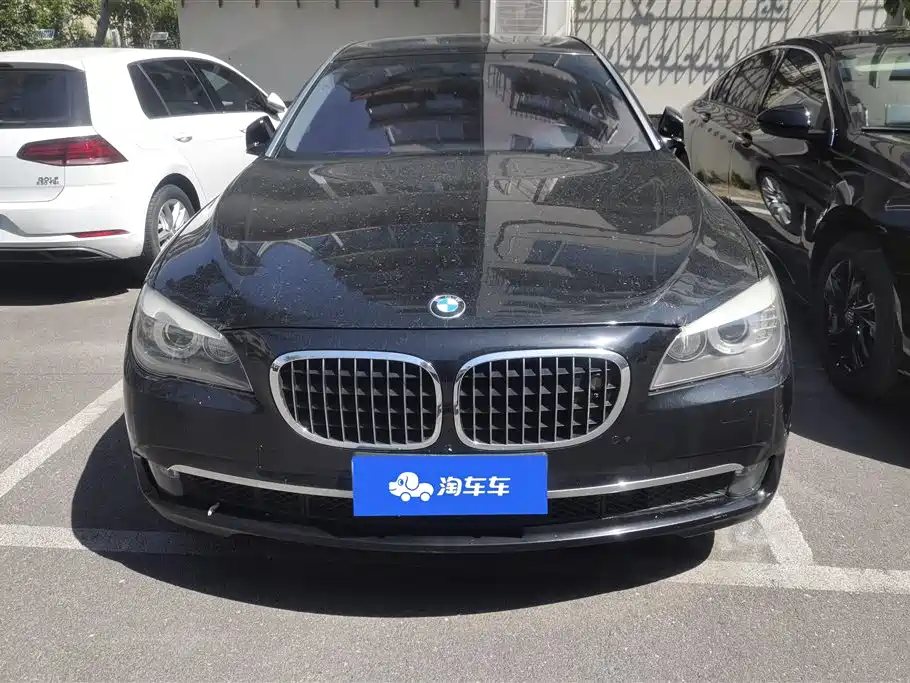 BMW 7 Series 2011 750Li xDrive фото 2