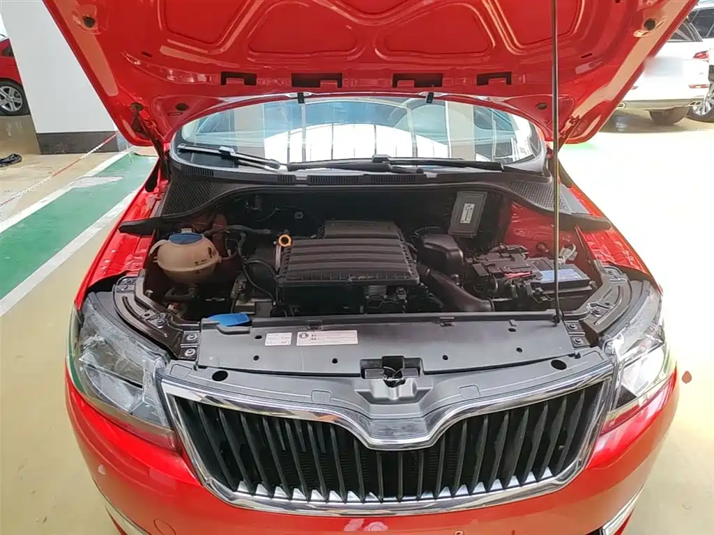 Škoda Skoda Rapid Spaceback 2016 Facelift 1.6L Automatic Innovation Edition фото 20