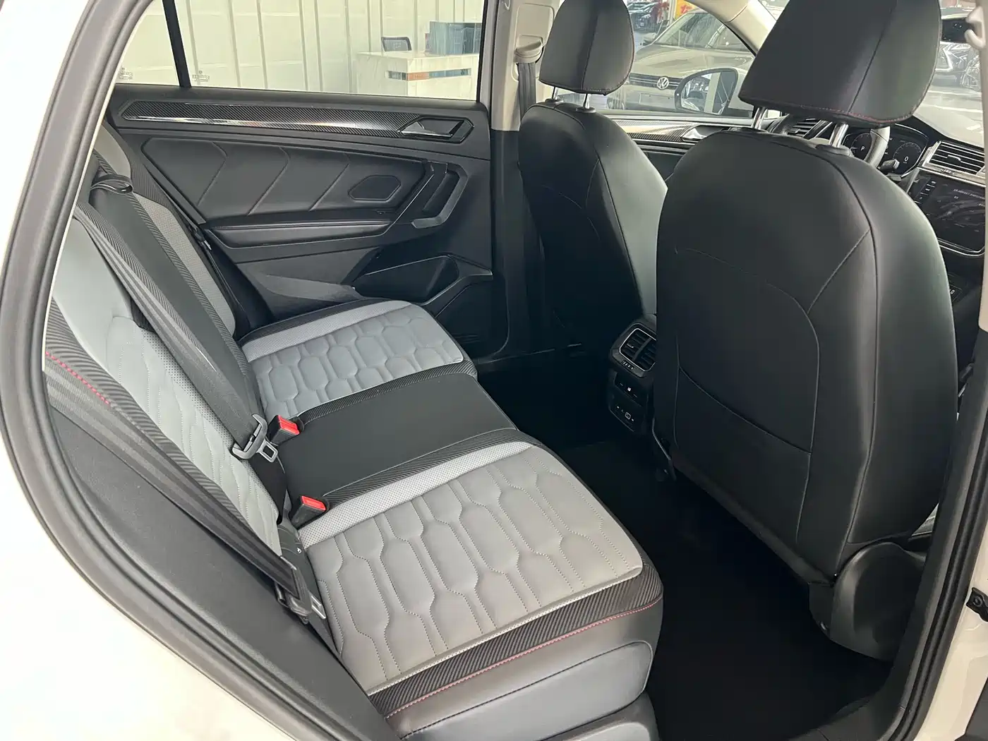 Volkswagen Tiguan X 2021 330TSI 2WD Premium Edition фото 8