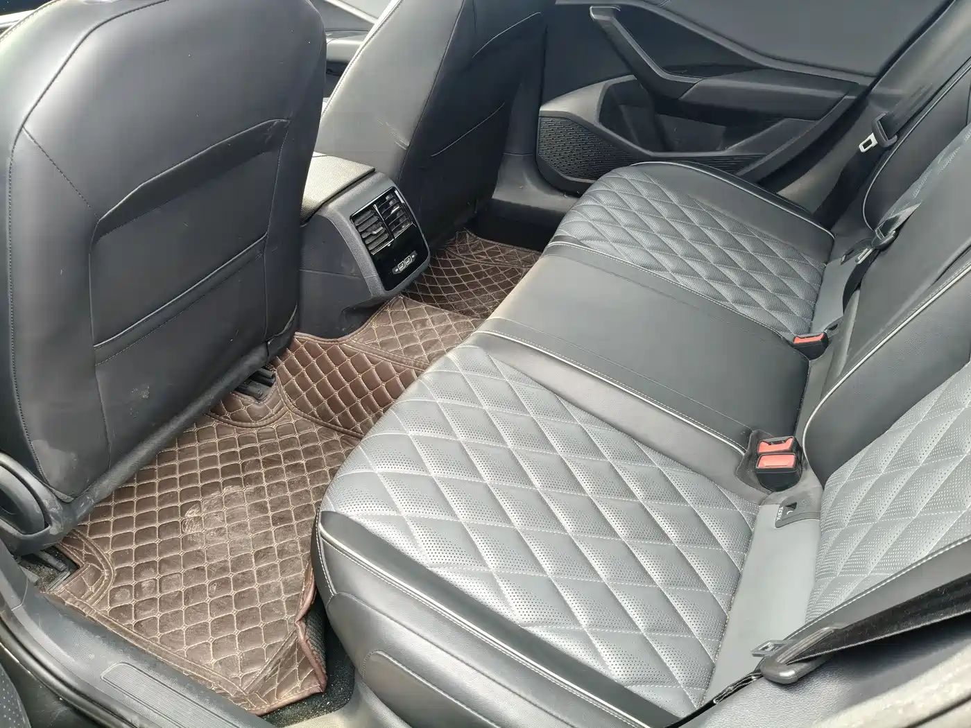 Volkswagen Sagitar 2023 300TSI DSG Surpassing Edition фото 9
