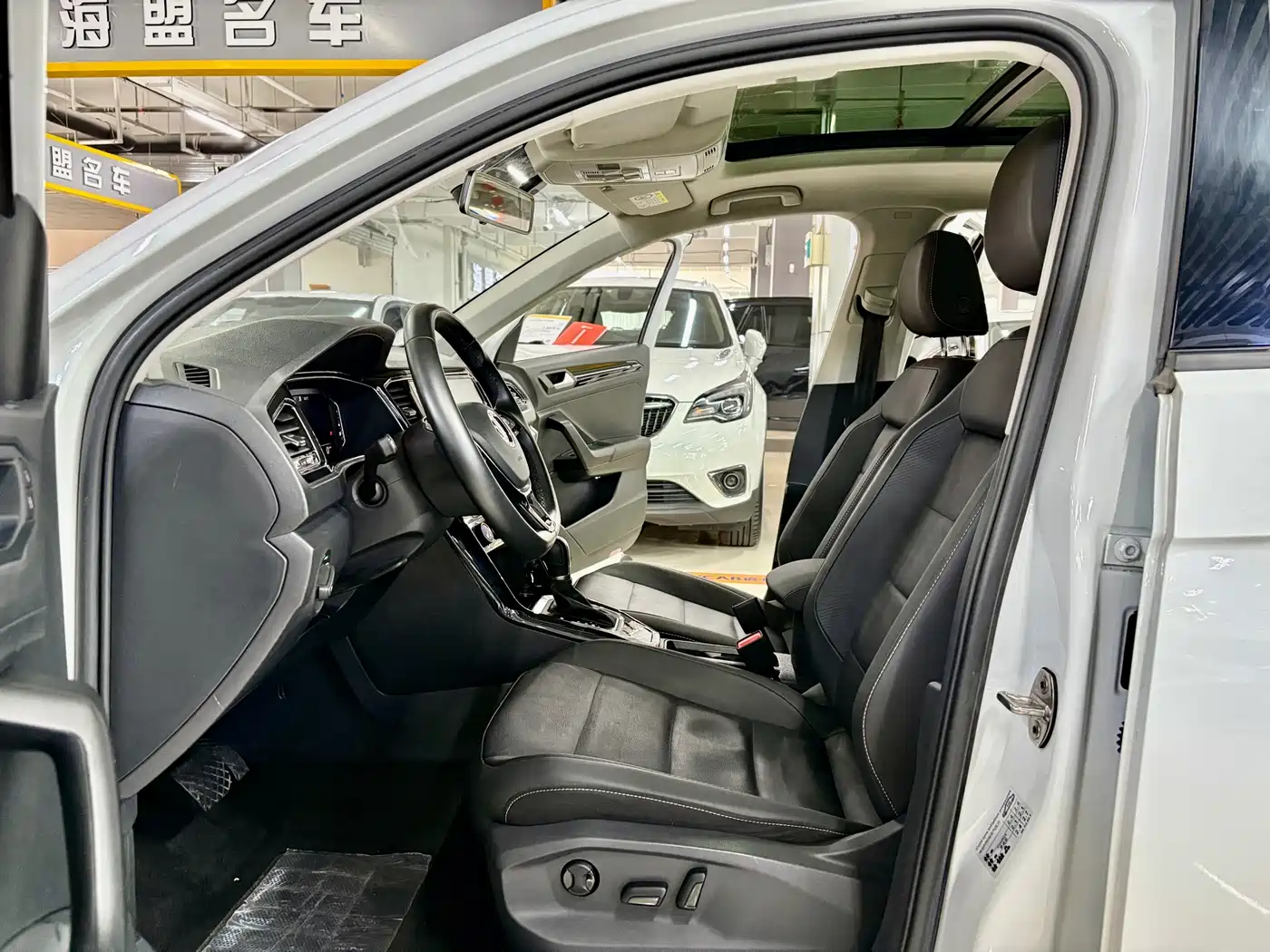 VOLKSWAGEN T ROC EXPLORING SONGS