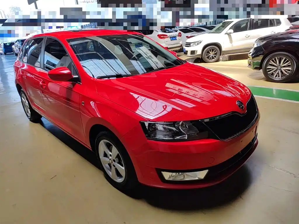 Škoda Skoda Rapid Spaceback 2016 Facelift 1.6L Automatic Innovation Edition фото 4