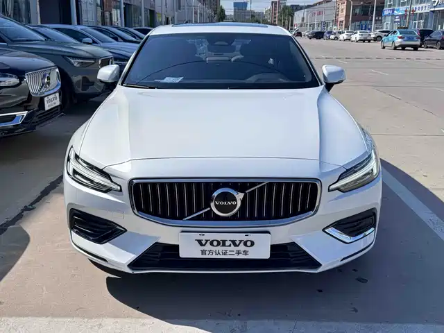 Volvo S60 2022 B4 Smart Vision Luxury Edition — фото 2