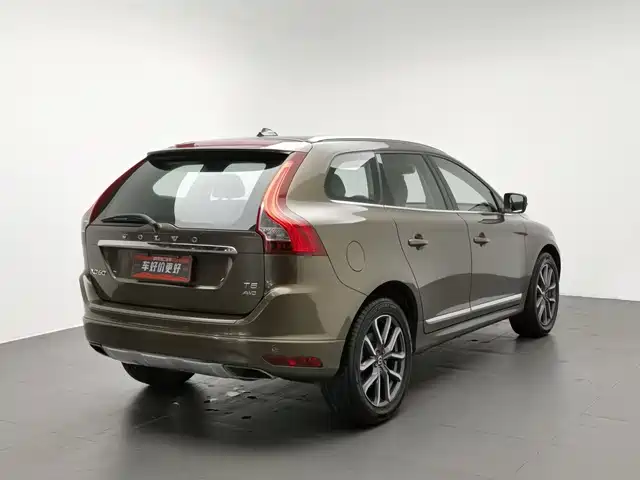 Volvo XC60 2017 T5 AWD Smart Vision Upgrade Edition — фото 2
