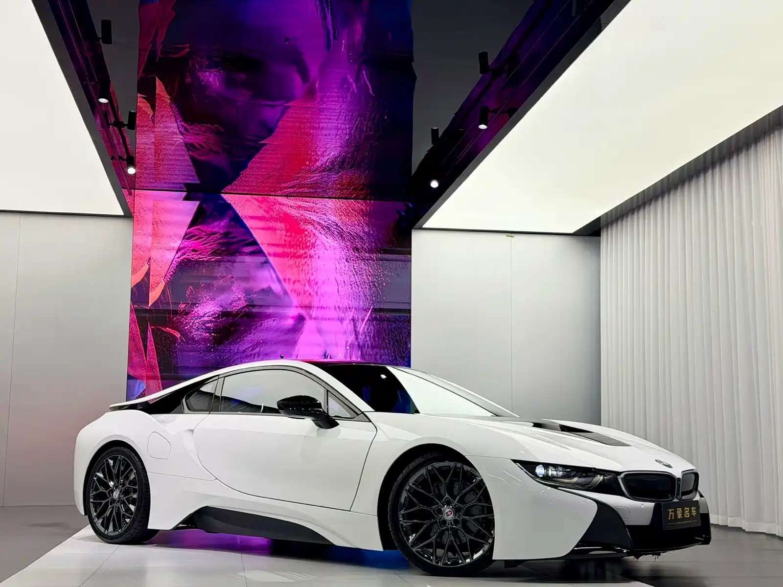 Фото 10 - BMW i8