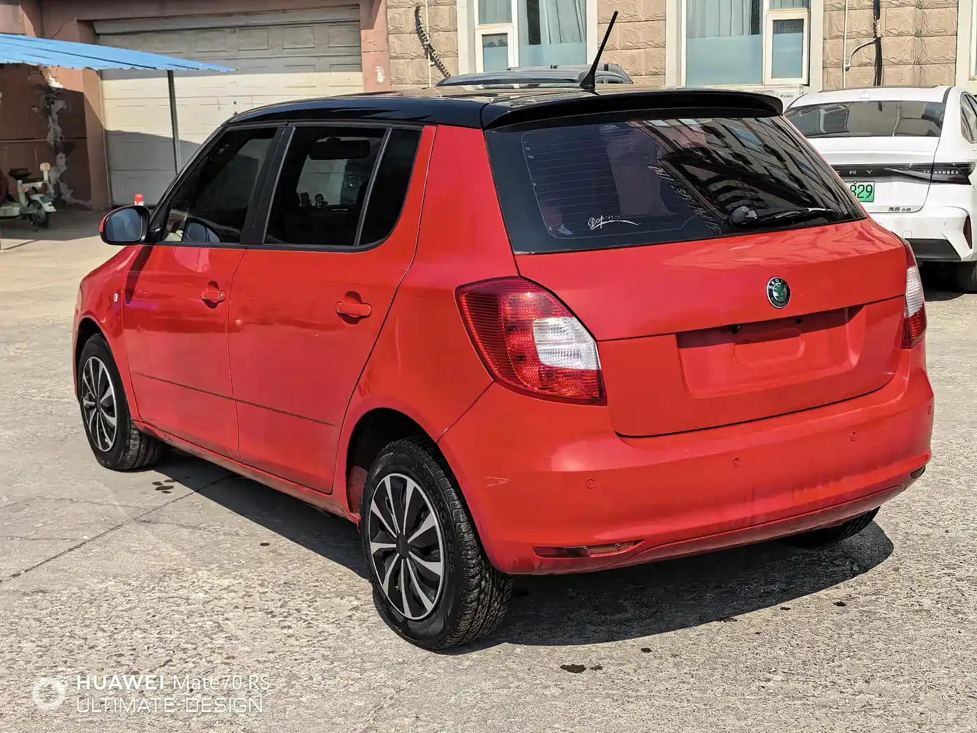 Škoda Fabia 2012 1.4L Automatic Crystal Edition фото 6