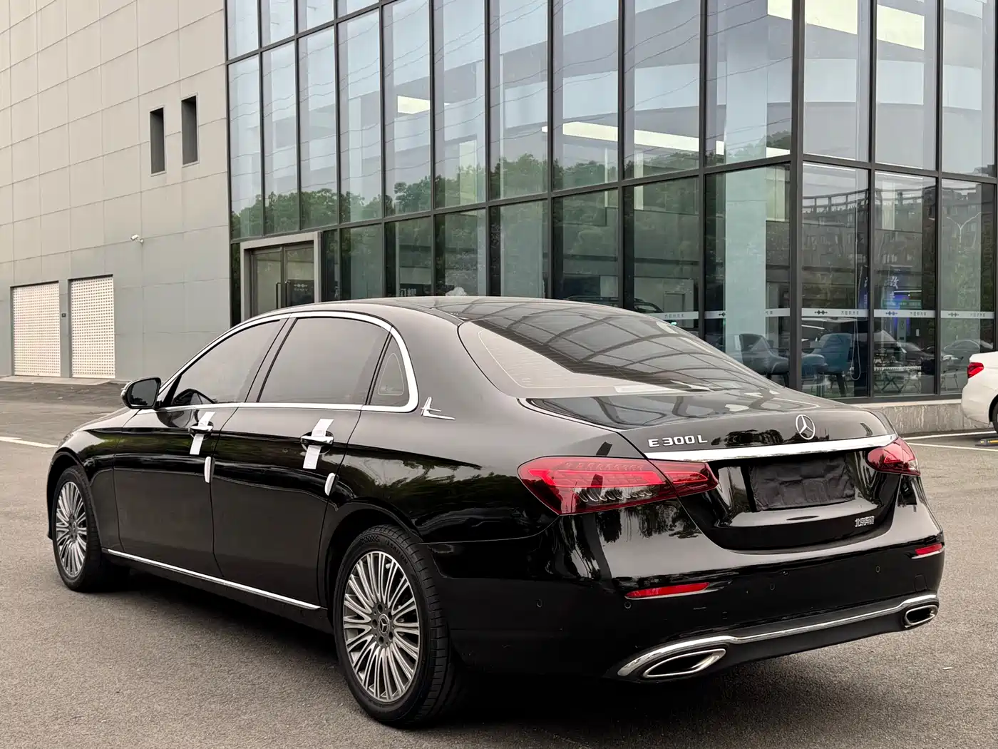 Mercedes-Benz E-Class 2023 E 300 L Luxury фото 22