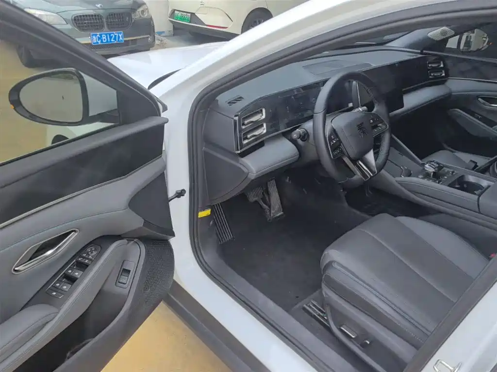 BYD Qin L 2024 DM-i 120KM Leading фото 16
