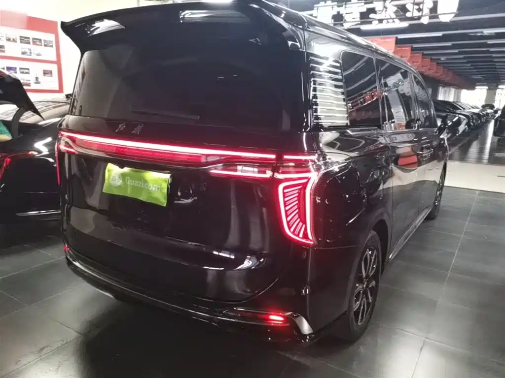 Hongqi HQ9 2023 2.0T Smart Connect Flag Smooth Edition фото 7