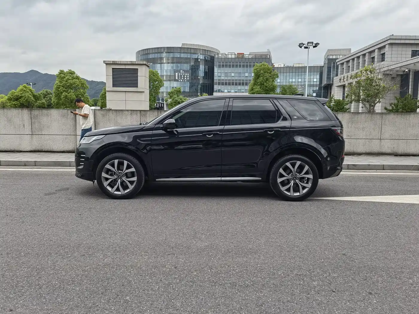 Land Rover Discovery Sport 2024 Luxury Custom Edition фото 2