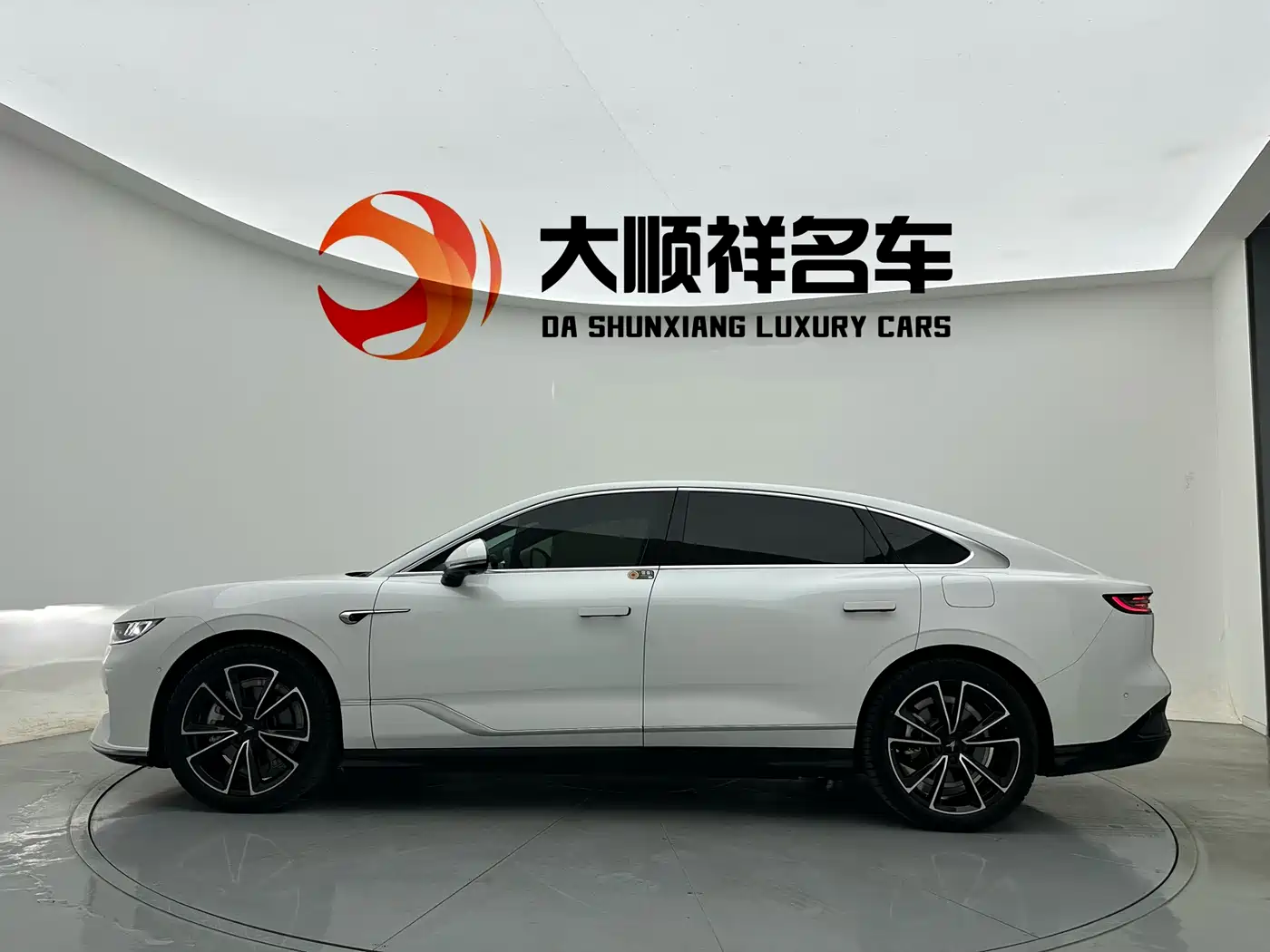 Voyah Auto VOYAH Zhuiguang 2024 PHEV AWD Ultra Long Range Flagship фото 3