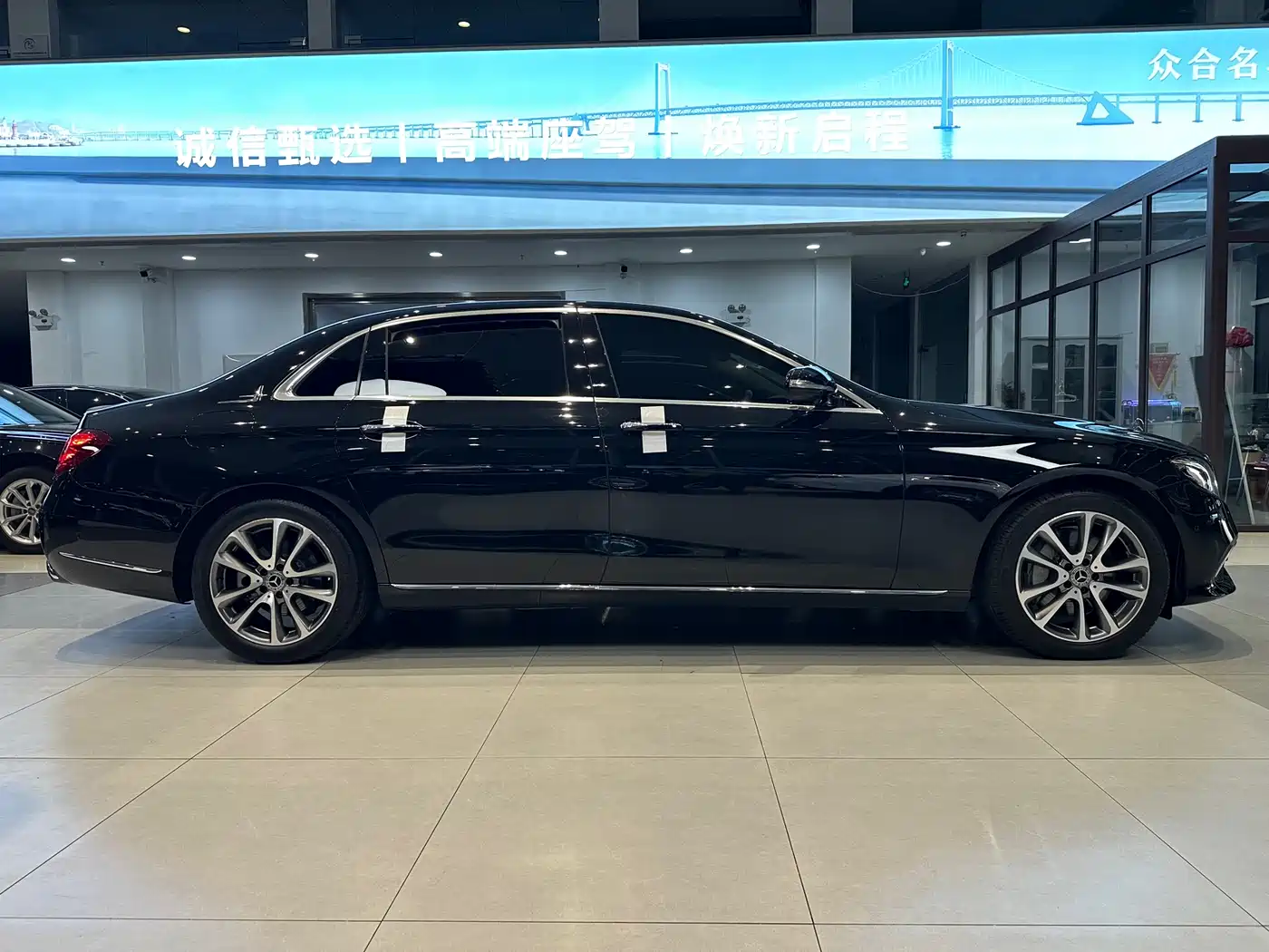 Mercedes-Benz E-Class 2019 E 300 L Luxury фото 4
