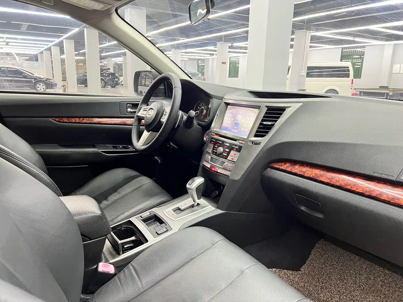Subaru Legacy 2010 2.5i Luxury Navigation Edition фото 15