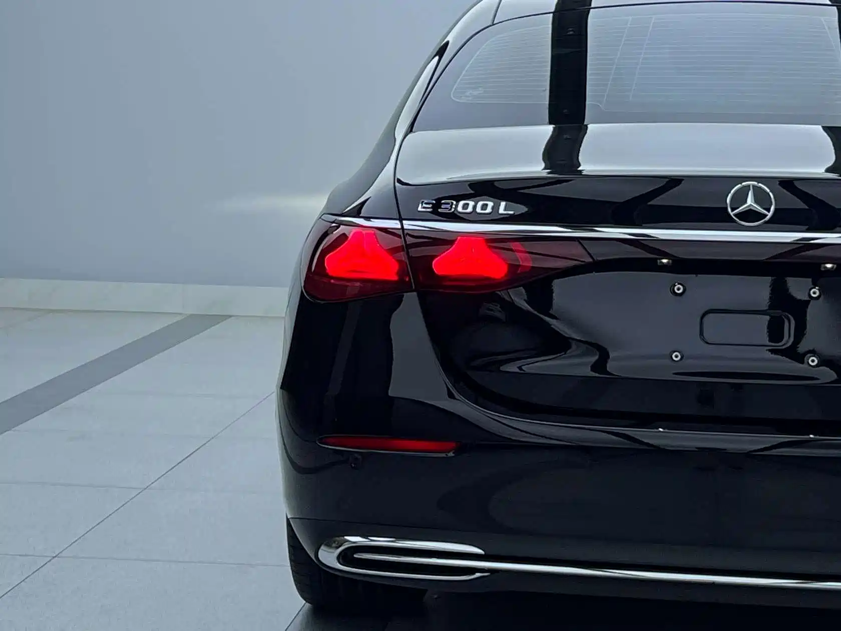 صورة 4 - Mercedes-Benz E-Class