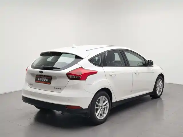 Ford Focus 2017 Hatchback 1.6L Auto Fashion Smart Edition — фото 2