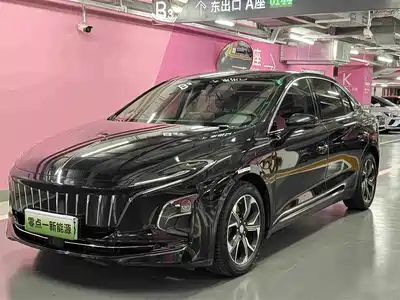 Hongqi E-QM5