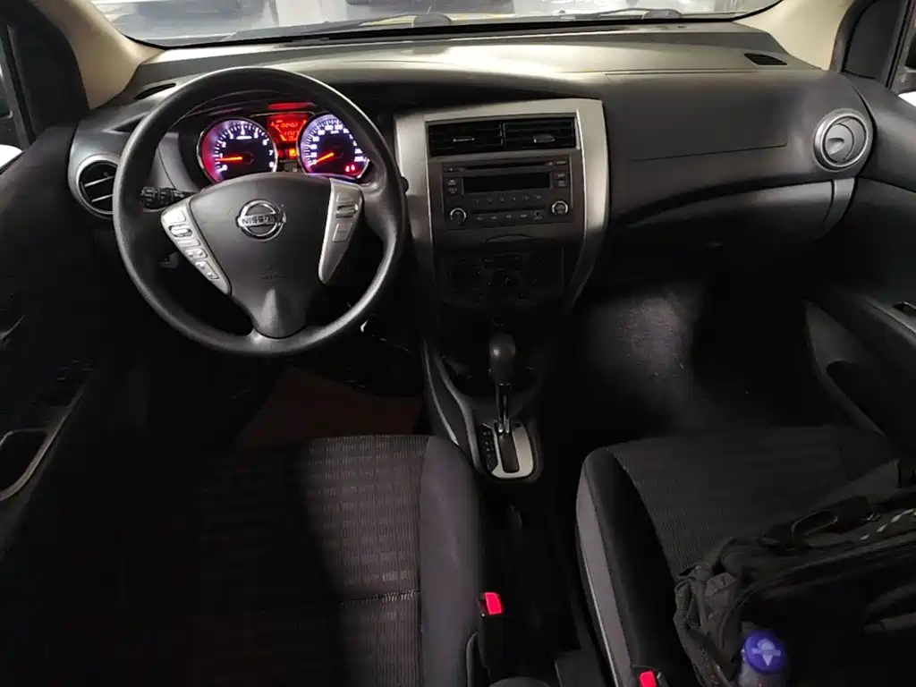 Nissan Livina 2014 2013 Sporty 1.6XV CVT Luxury