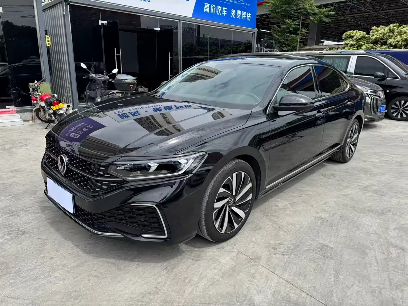 Volkswagen Passat 2022 330TSI Starlight Elite Edition фото 2