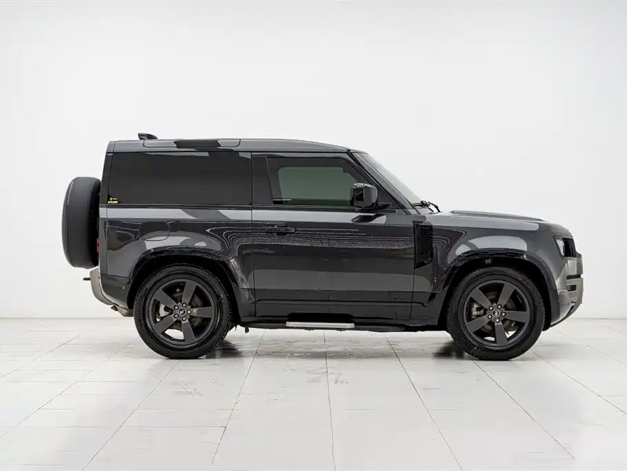 Land Rover Defender 2023 Model 90 2.0T P300 X-DYNAMIC HSE фото 8