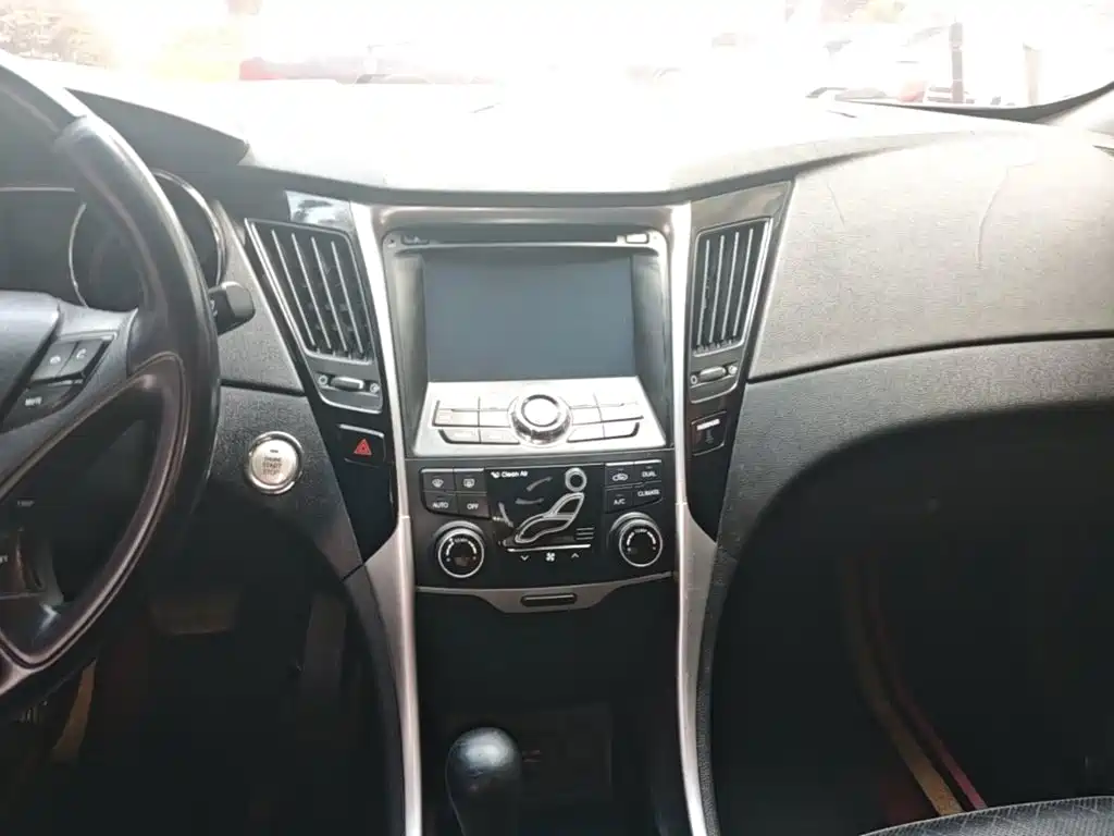 Фото 13 - Hyundai Sonata