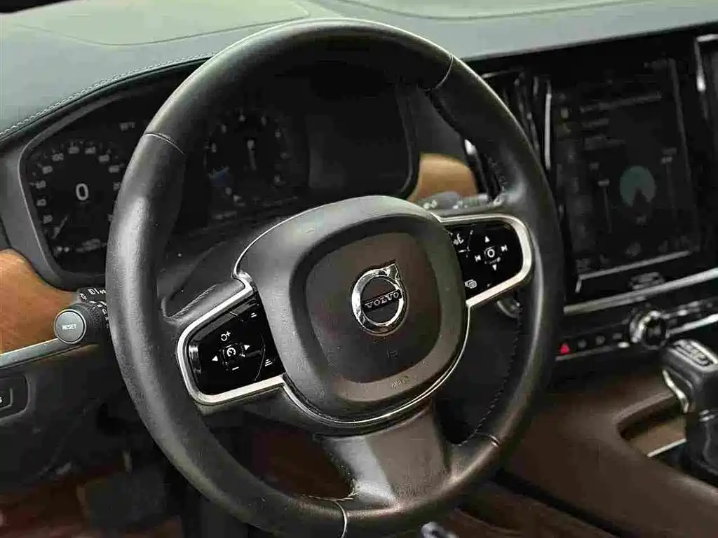 Фото 4 - Volvo S90