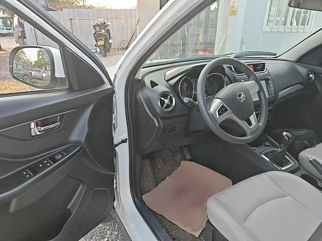 BAIC Huansu S3 2017 2017 1.5L Manual Luxury