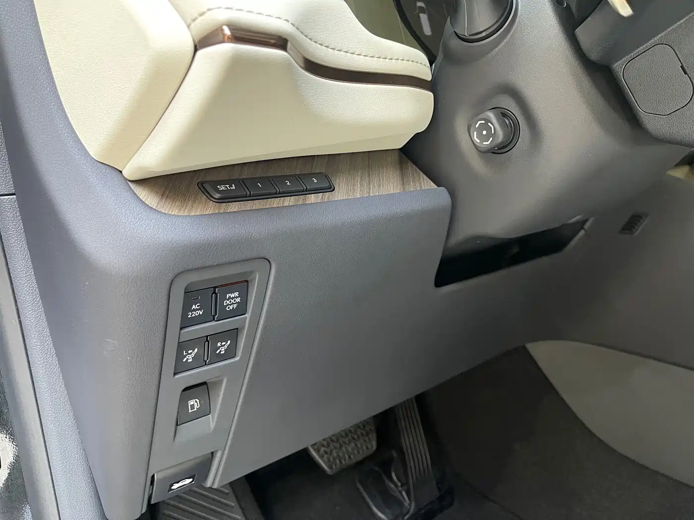 Lexus LM 2025 2023 500h 6-Seater Prestige Edition