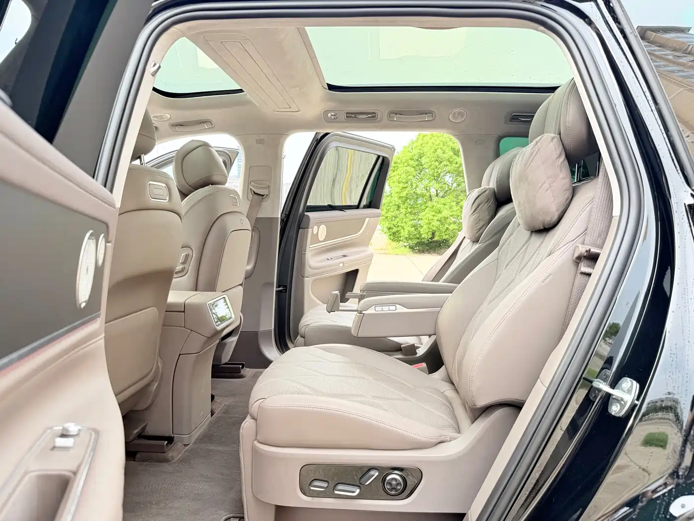 AITO Wenjie AITO M9 2025 Extended Range Ultra 52kWh 6-Seater фото 9