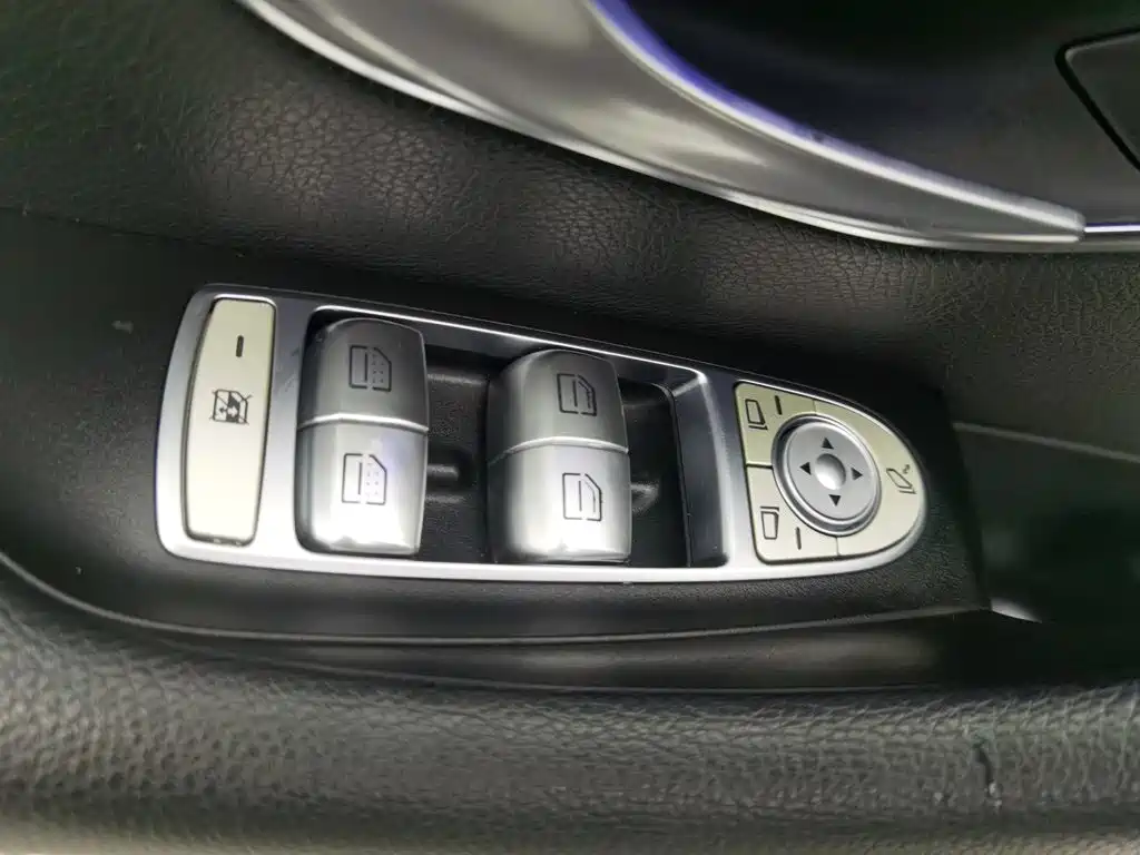 Фото 9 - Mercedes-Benz E-Class