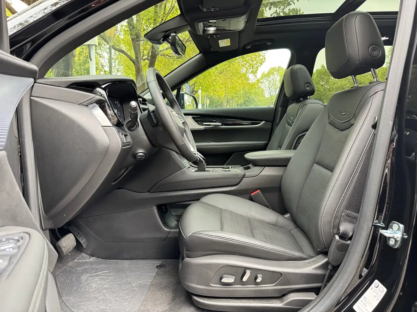 CADILLAC XT6