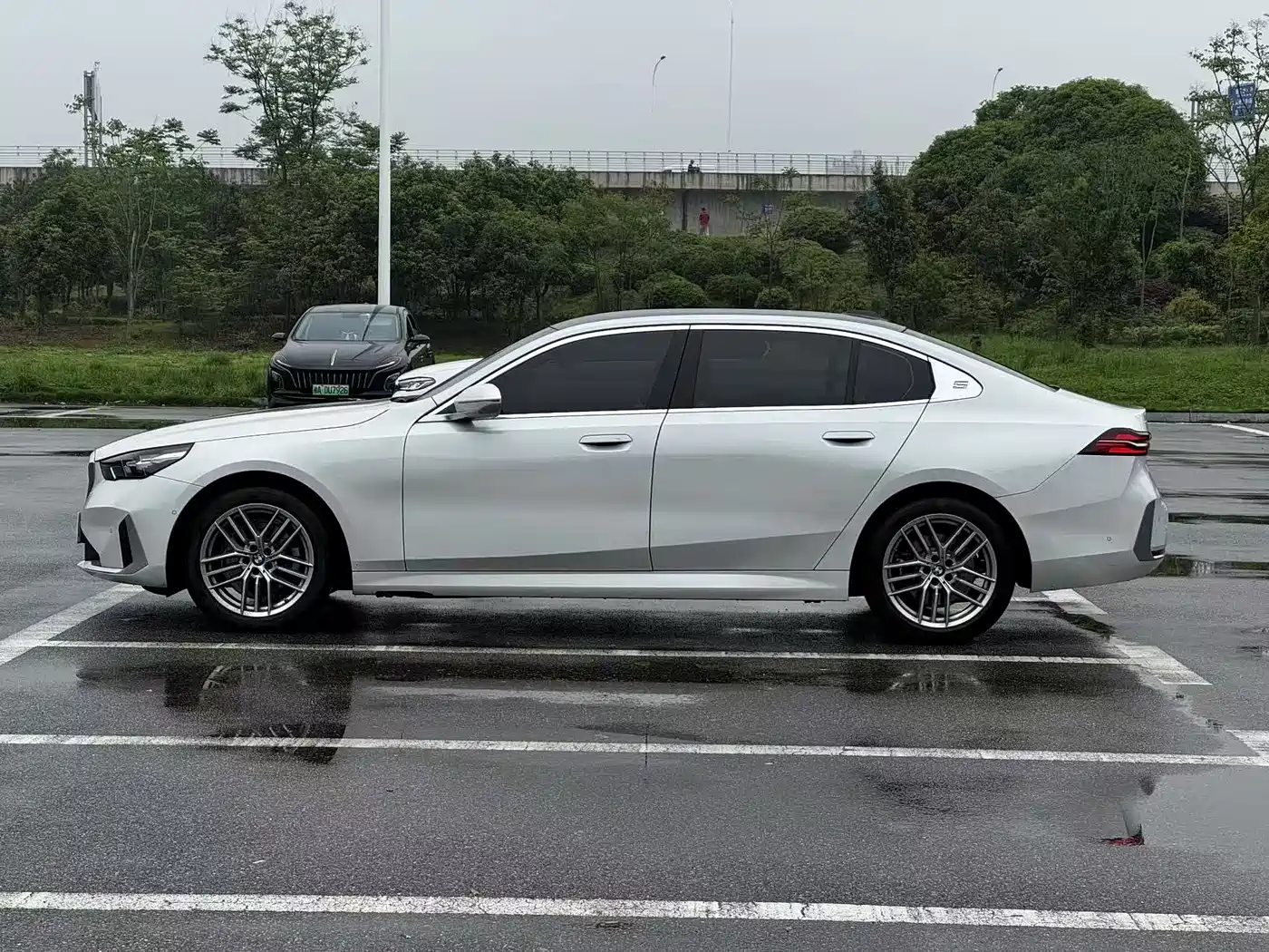 BMW 5 Series 2025 525Li Luxury Package фото 2