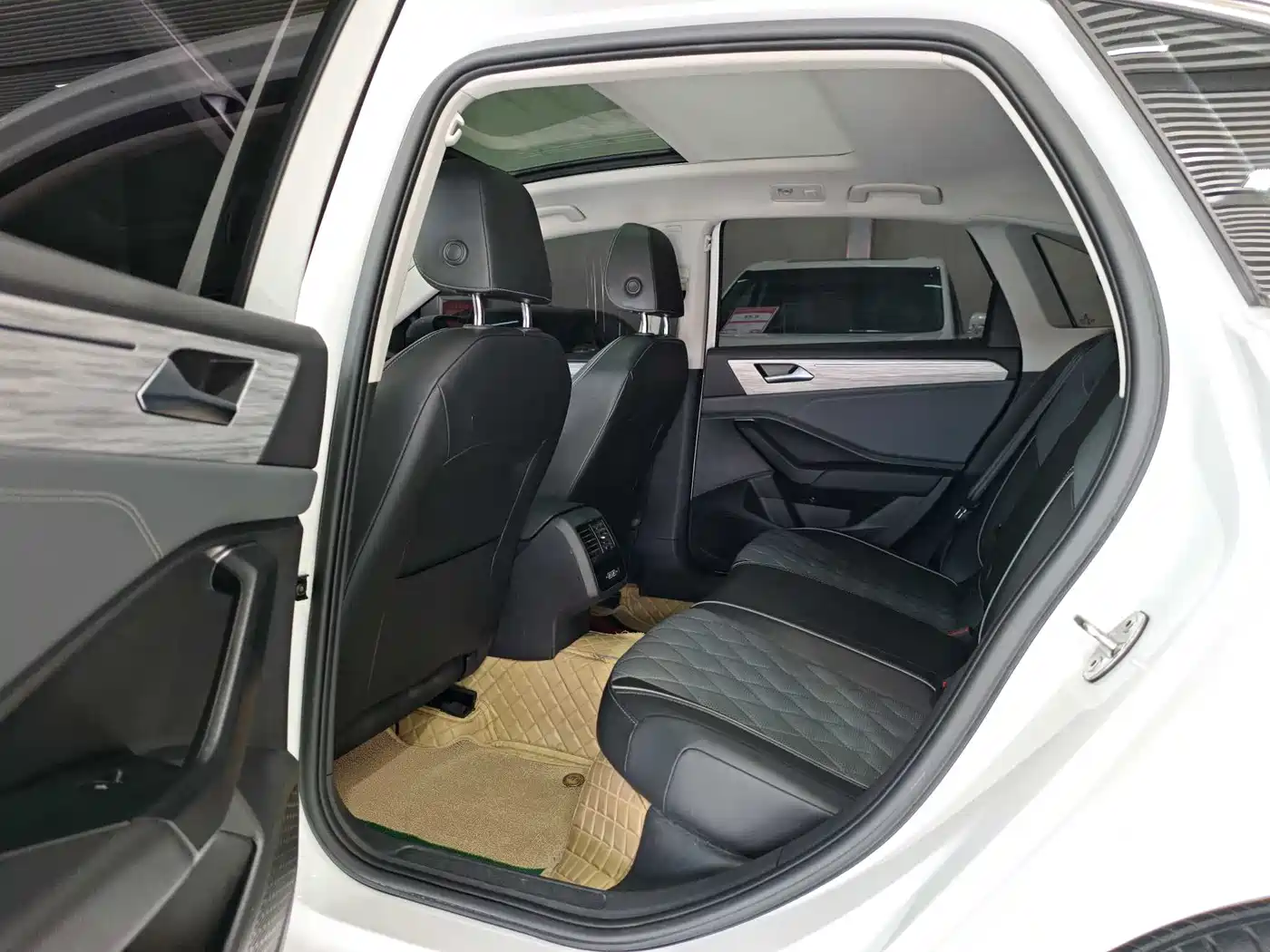 Volkswagen Sagitar 2023 Model Year 280TSI DSG Surpass Edition фото 11