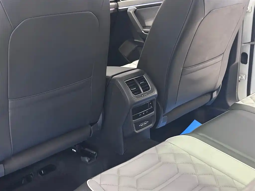 Volkswagen Tayron 2023 300TSI 2WD Luxury Plus Advanced Edition фото 5