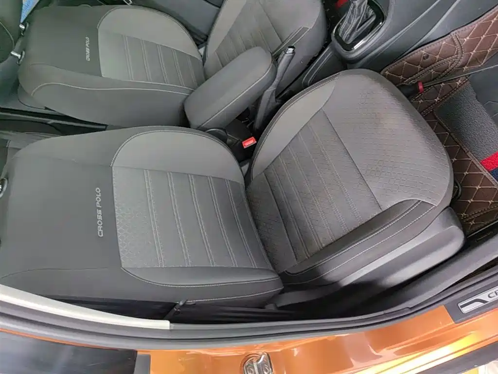 Volkswagen Polo 2016 1.6L Cross Polo Automatic фото 25