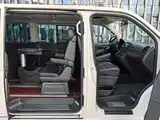 Photo 15 - Volkswagen Multivan
