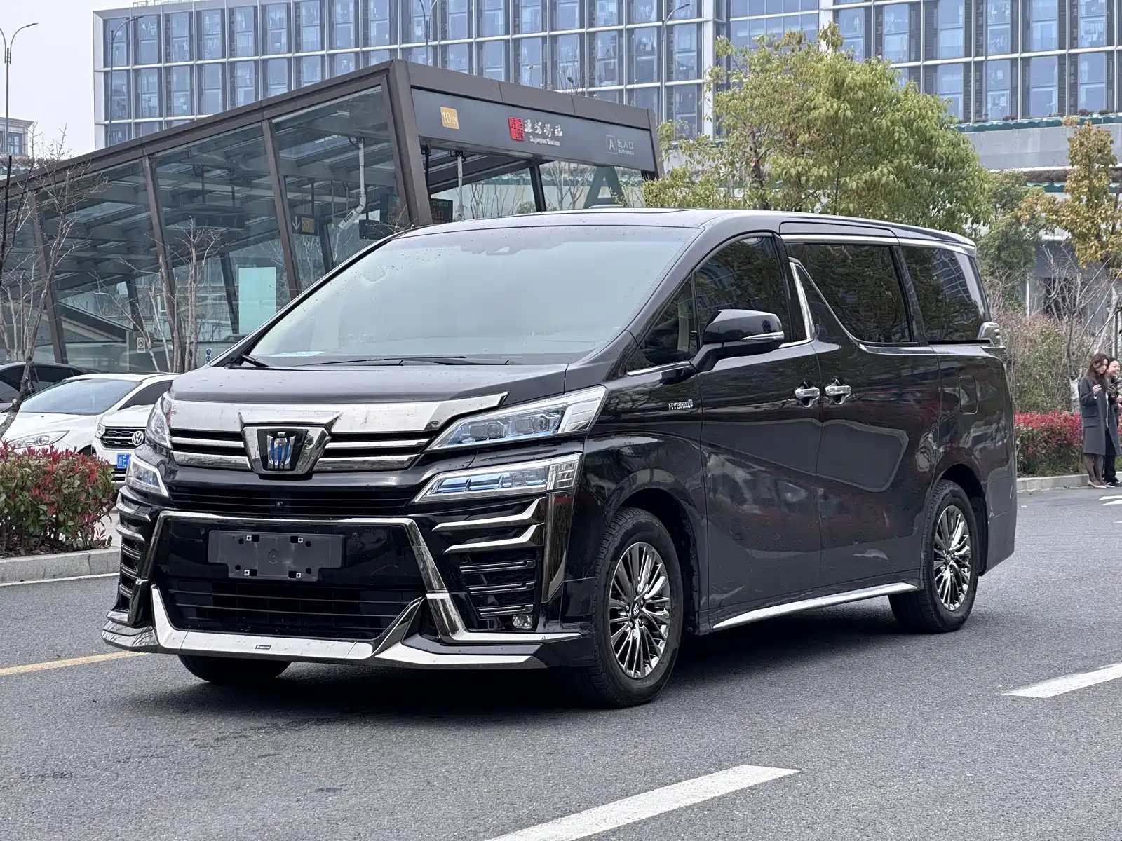 Фото 1 - Toyota Vellfire